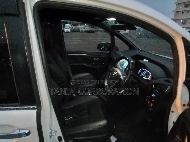 Toyota Esquire HYBRID GI PREMIUM 2021