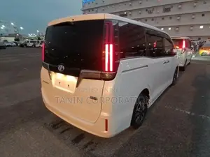 Toyota Esquire HYBRID GI PREMIUM 2021