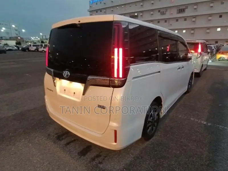 Toyota Esquire HYBRID GI PREMIUM 2021