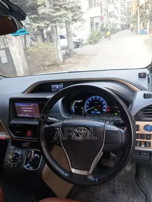 Toyota Noah G package 2016