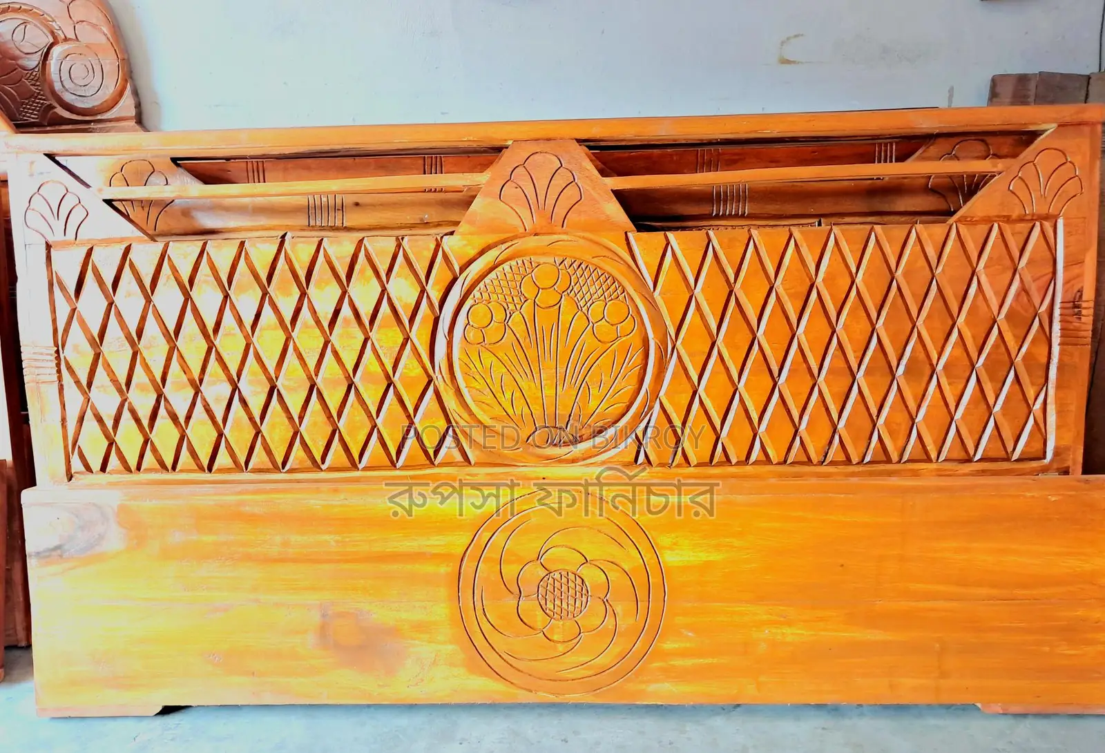 6/7 Feet Sami Box Bed