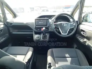Toyota Noah Non Hybrid Push 4 AP 2021