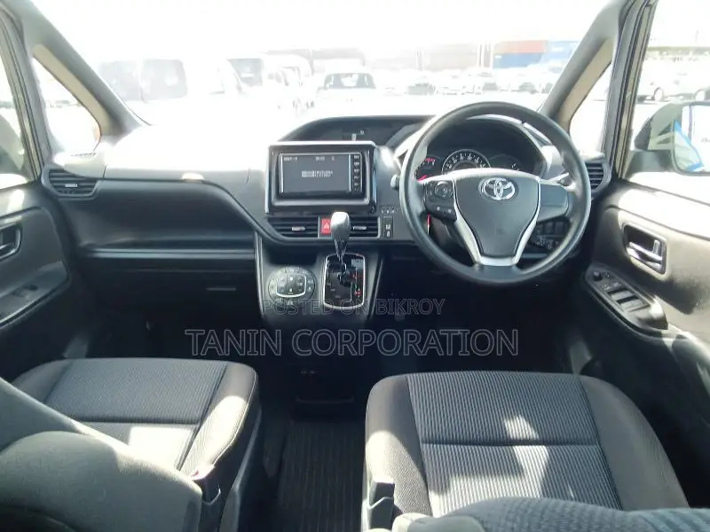 Toyota Noah Non Hybrid Push 4 AP 2021