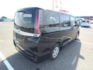 Toyota Noah Non Hybrid Push 4 AP 2021