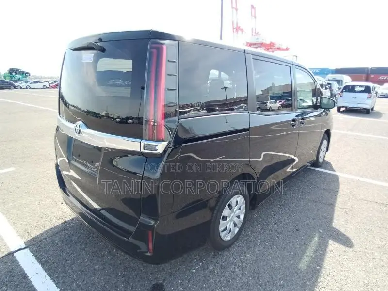 Toyota Noah Non Hybrid Push 4 AP 2021