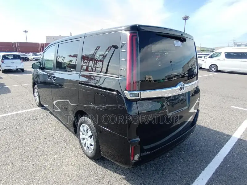 Toyota Noah Non Hybrid Push 4 AP 2021