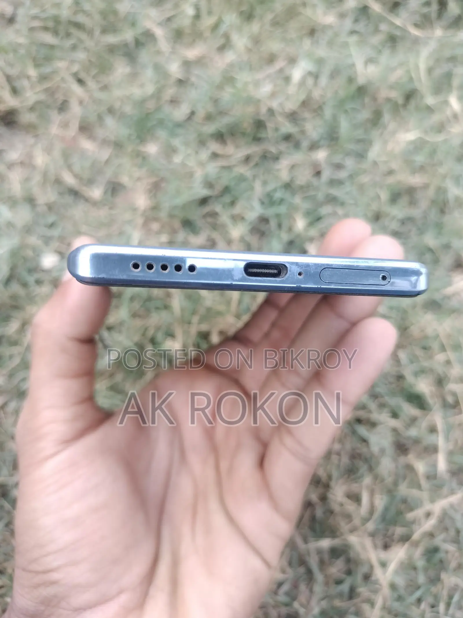 Vivo V27 8/128 5g (Used)