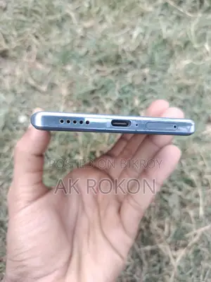 Vivo V27 8/128 5g (Used)