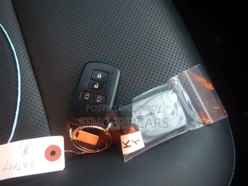 Toyota Esquire Gi Blk Purple Trd 2021