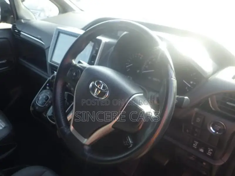 Toyota Esquire Gi Blk Purple Trd 2021