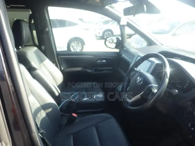 Toyota Esquire Gi Blk Purple Trd 2021