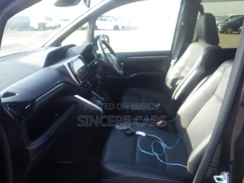 Toyota Esquire Gi Blk Purple Trd 2021