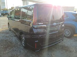 Toyota Esquire Hybrid GI Premium 2020