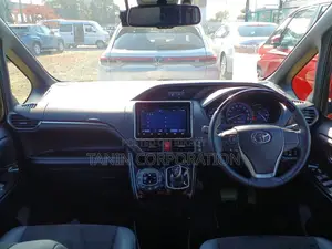 Toyota Esquire Hybrid GI Premium 2020