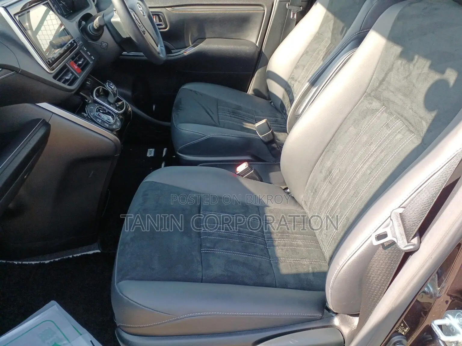 Toyota Esquire Hybrid GI Premium 2020