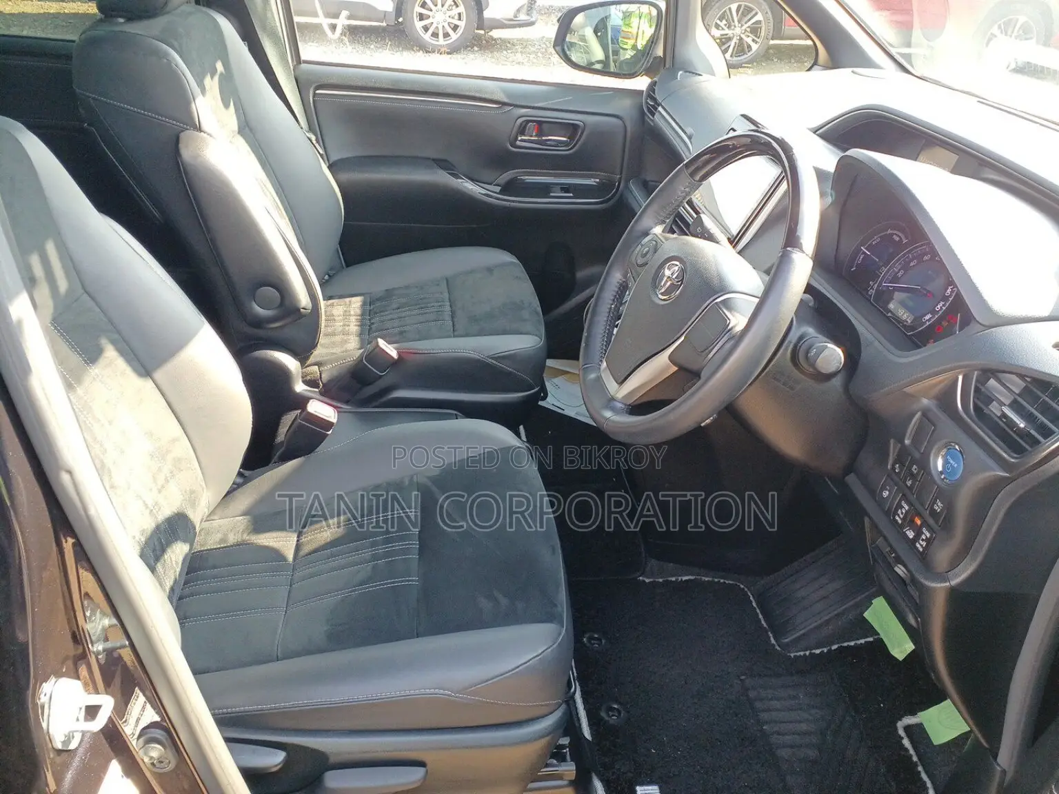 Toyota Esquire Hybrid GI Premium 2020