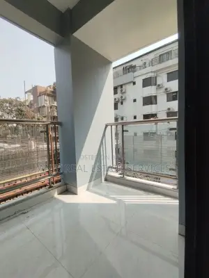 বারিধারায় ৩২০০ বর্গফুটের ভালো মানের আনফার্নিশড ফ্ল্যাট ভাড়া
