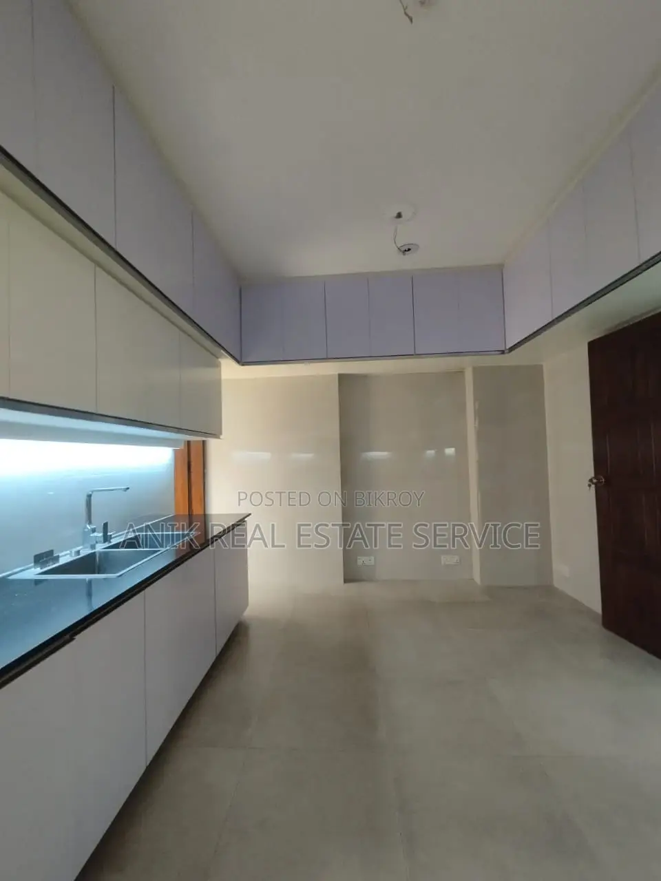 বারিধারায় ৩২০০ বর্গফুটের ভালো মানের আনফার্নিশড ফ্ল্যাট ভাড়া