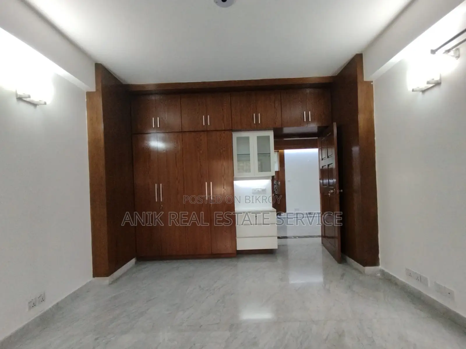 বারিধারায় ৩২০০ বর্গফুটের ভালো মানের আনফার্নিশড ফ্ল্যাট ভাড়া
