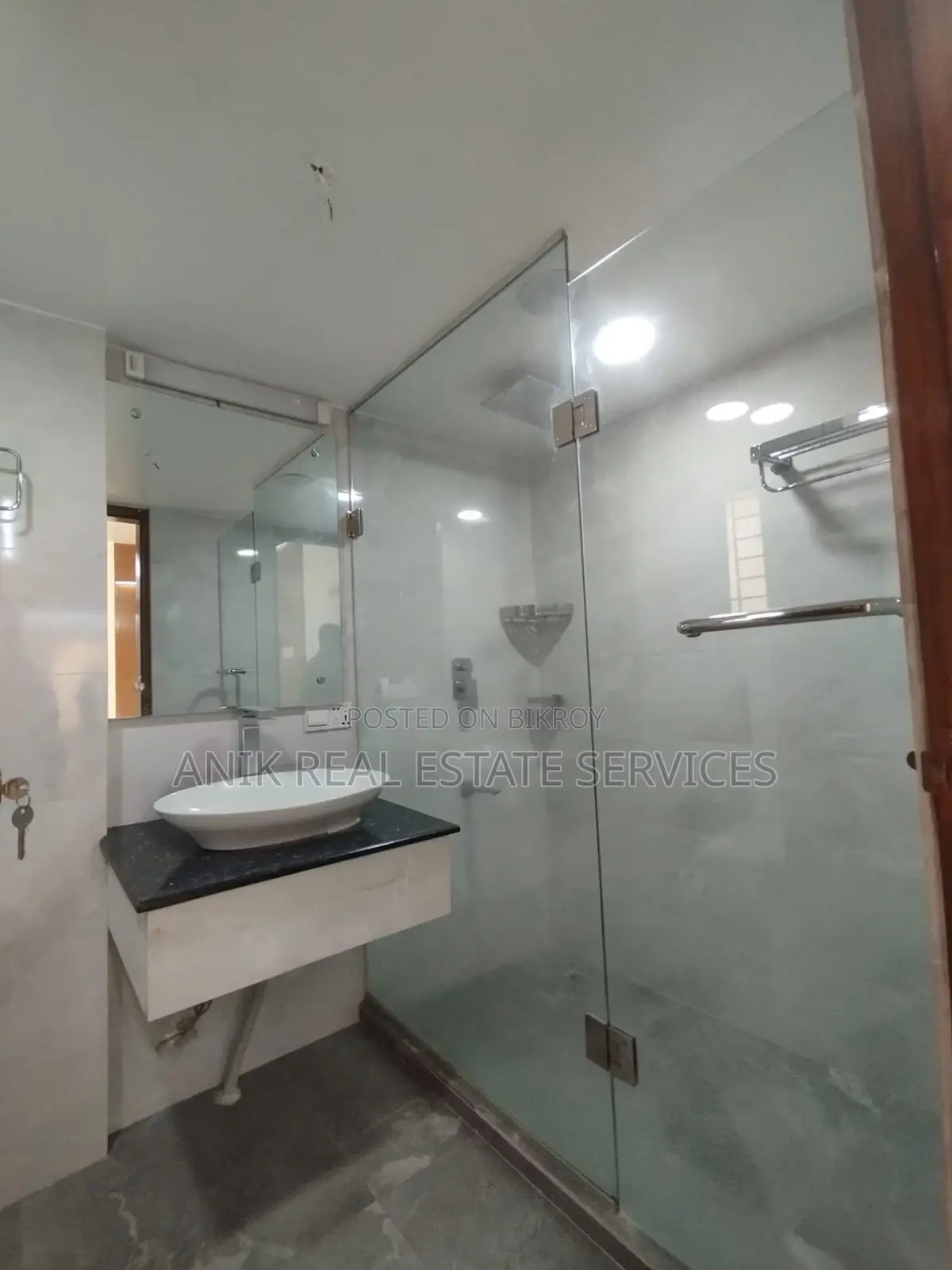 বারিধারায় ৩২০০ বর্গফুটের ভালো মানের আনফার্নিশড ফ্ল্যাট ভাড়া