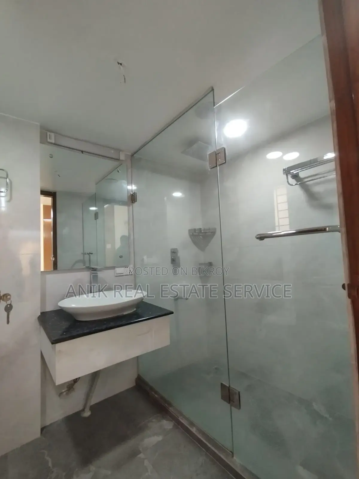 বারিধারায় ৩২০০ বর্গফুটের ভালো মানের আনফার্নিশড ফ্ল্যাট ভাড়া