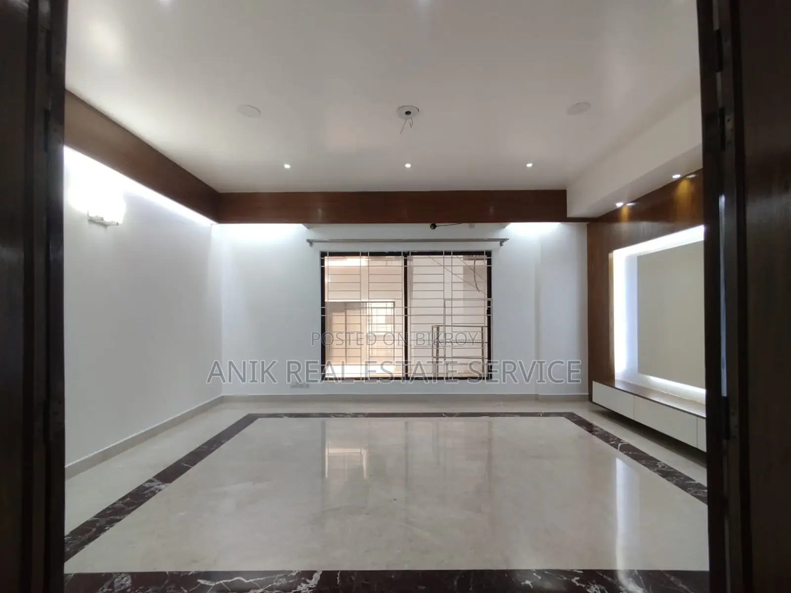 বারিধারায় ৩২০০ বর্গফুটের ভালো মানের আনফার্নিশড ফ্ল্যাট ভাড়া