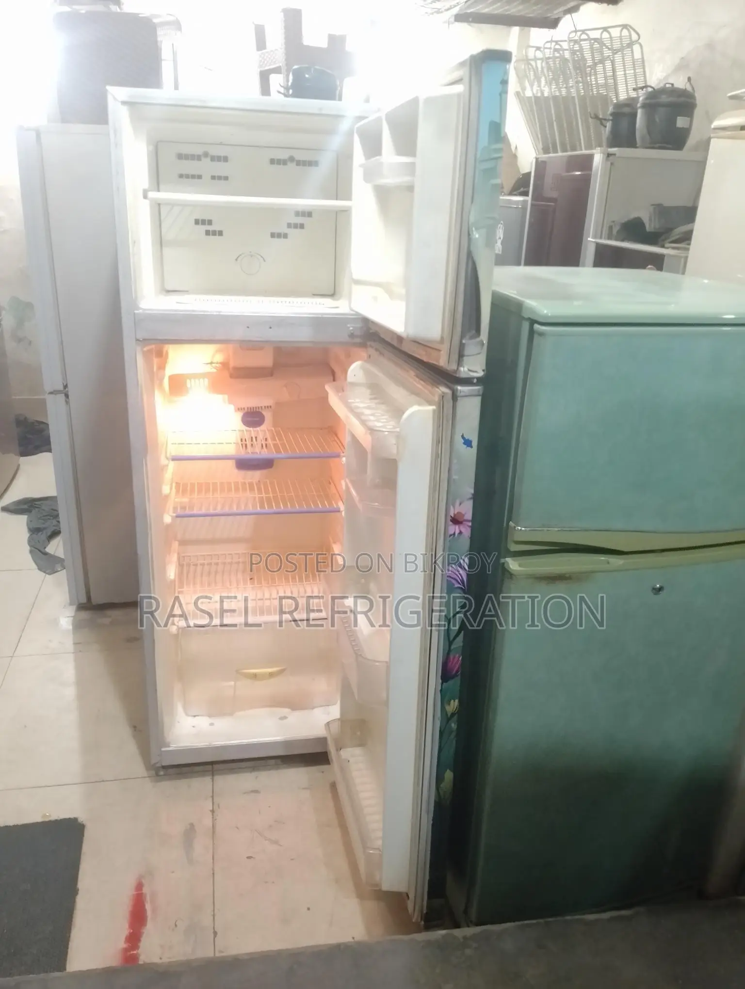 Running 14 CFT refrigerator for sale