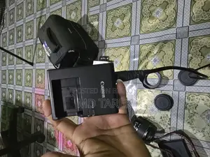 Canon 77D Camera