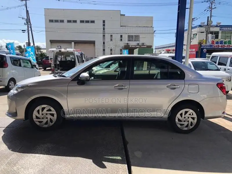 Toyota Axio EX SILVER HYBRID 2021