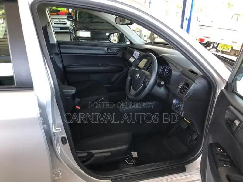 Toyota Axio EX SILVER HYBRID 2021