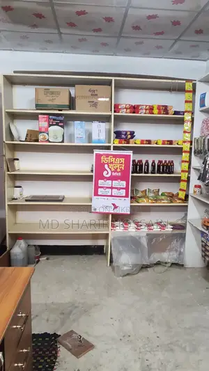 দোকানের ডিসপ্লে রেক ও টেবিল