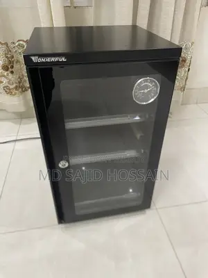 হিউমিডর ক্যাবিনেট