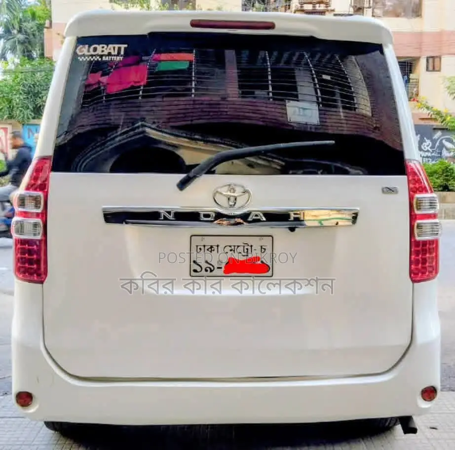 Toyota Noah si push 2013