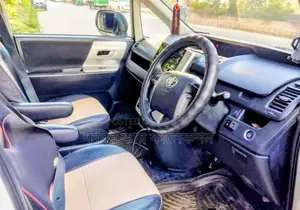 Toyota Noah si push 2013