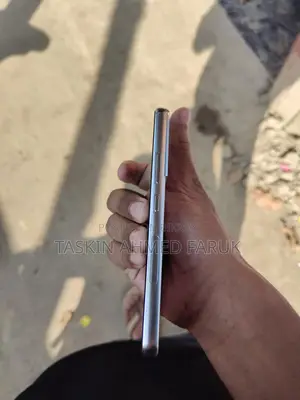 Samsung Galaxy S22 (Used)