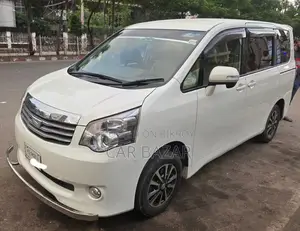 টয়োটা নোয়া ২.০ ১৪৩ হর্সপাওয়ার ফ্রন্ট হুইল ড্রাইভ (৮ সিটার) ২০১০ সাদা