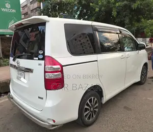 Toyota Noah 2.0 143hp Front Wheel Drive (8 Seater) 2010 White