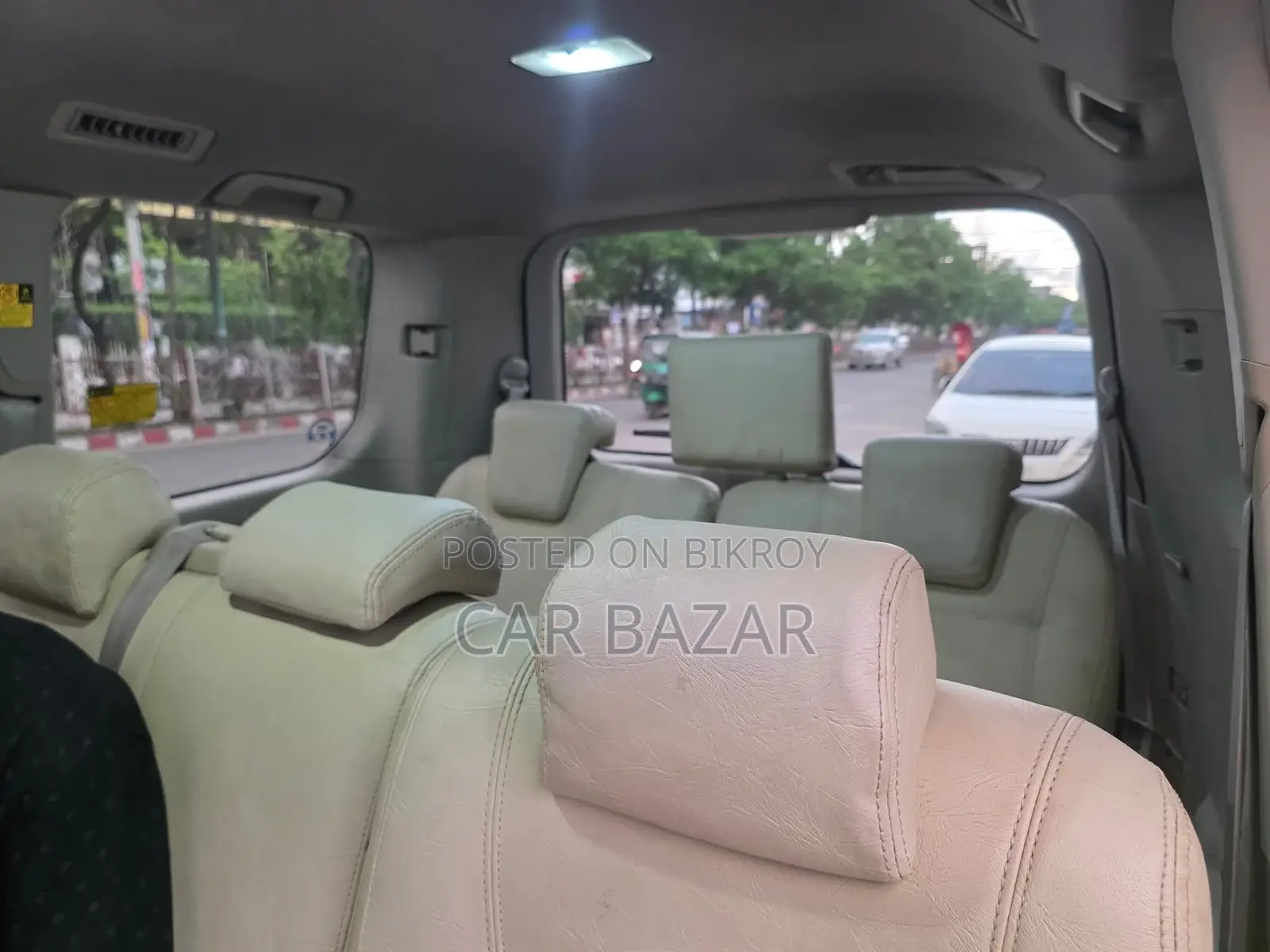 Toyota Noah 2.0 143hp Front Wheel Drive (8 Seater) 2010 White