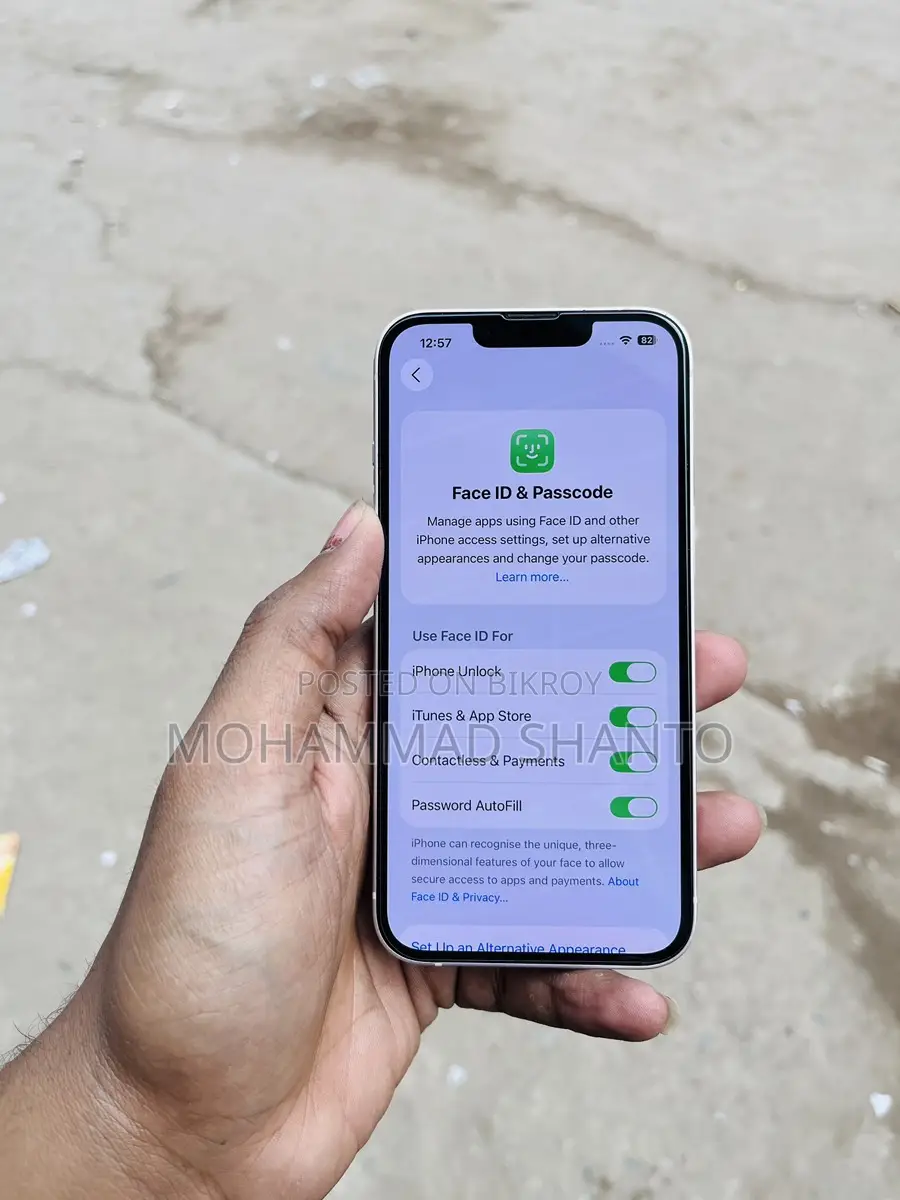 Apple iPhone 13 (Used)
