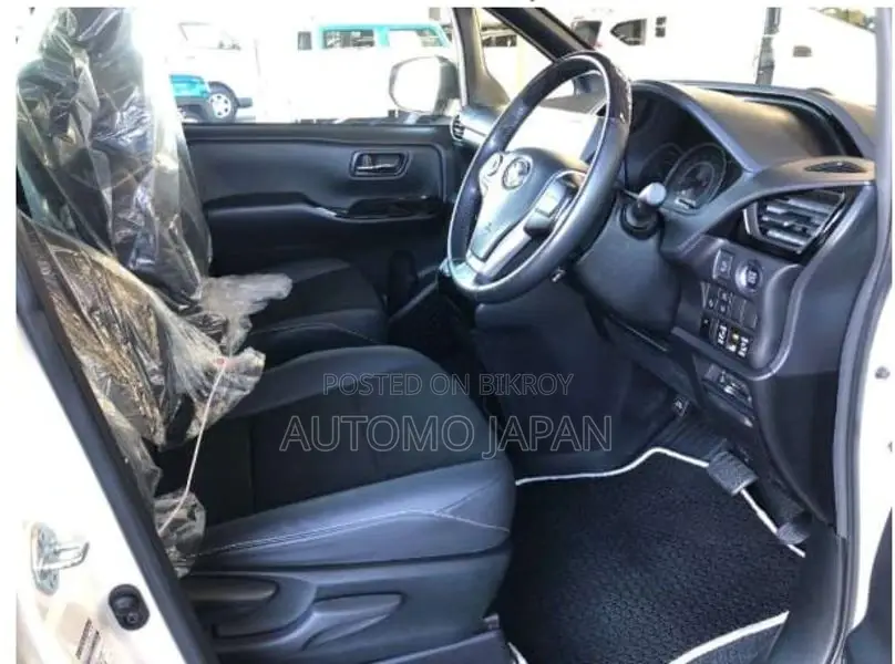 Toyota Noah WXB 2021