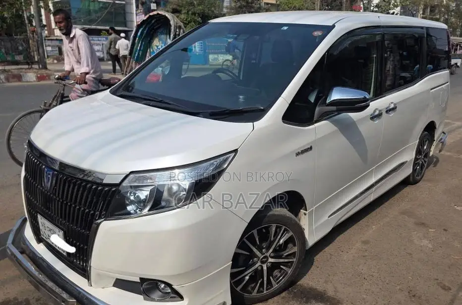 Toyota Esquire Noah Gi Hybrid Pkg 2017