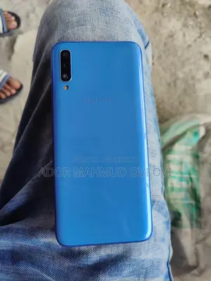 Samsung a70 (Used)