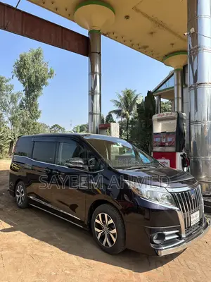 Toyota Esquire 2016