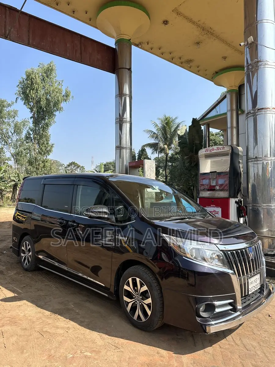 Toyota Esquire 2016