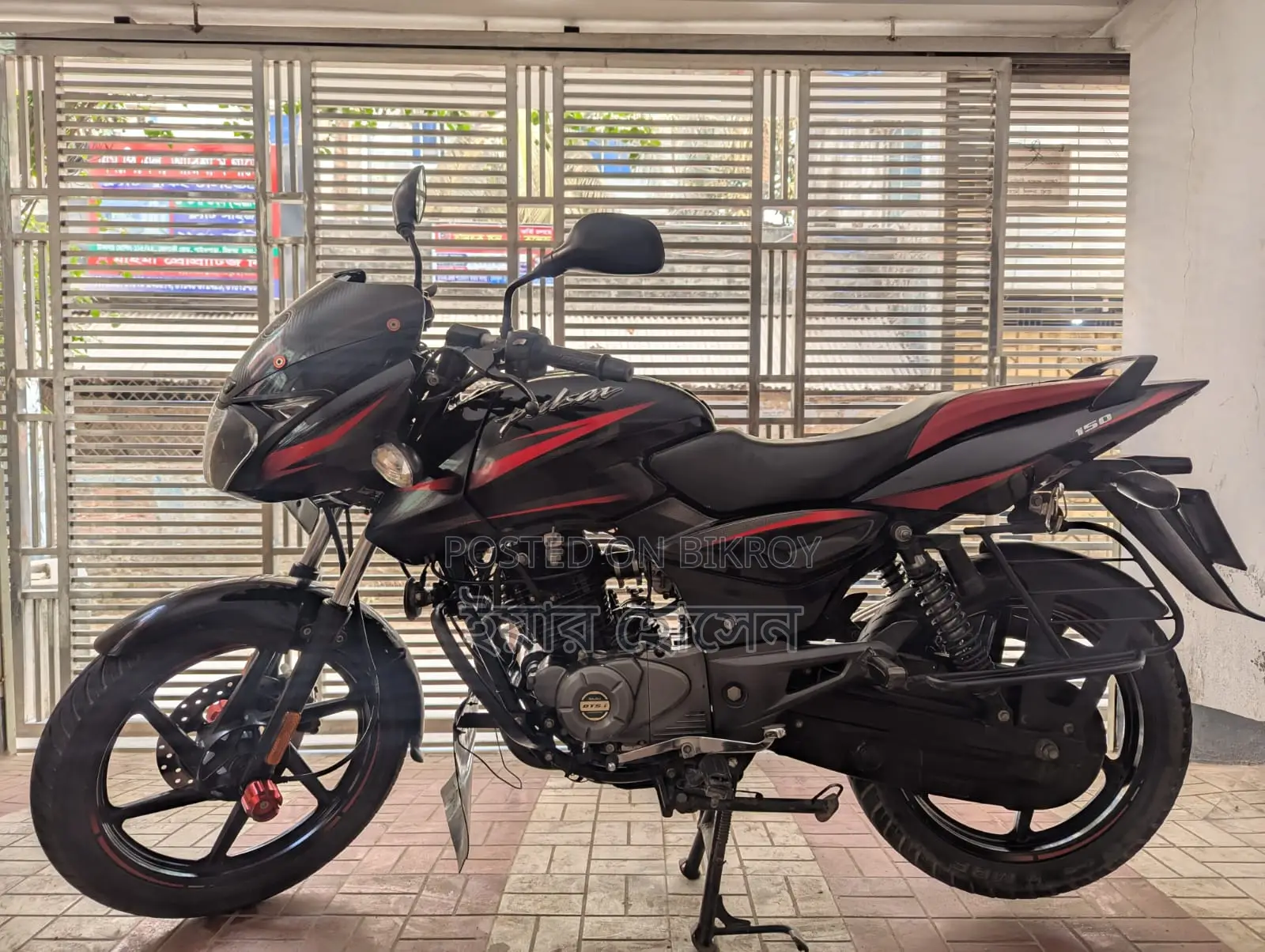 Bajaj Pulsar 150 . 2018