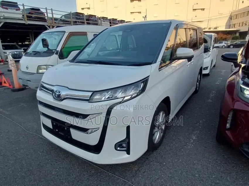 Toyota Noah Non Hybrid Z Pearl 2022