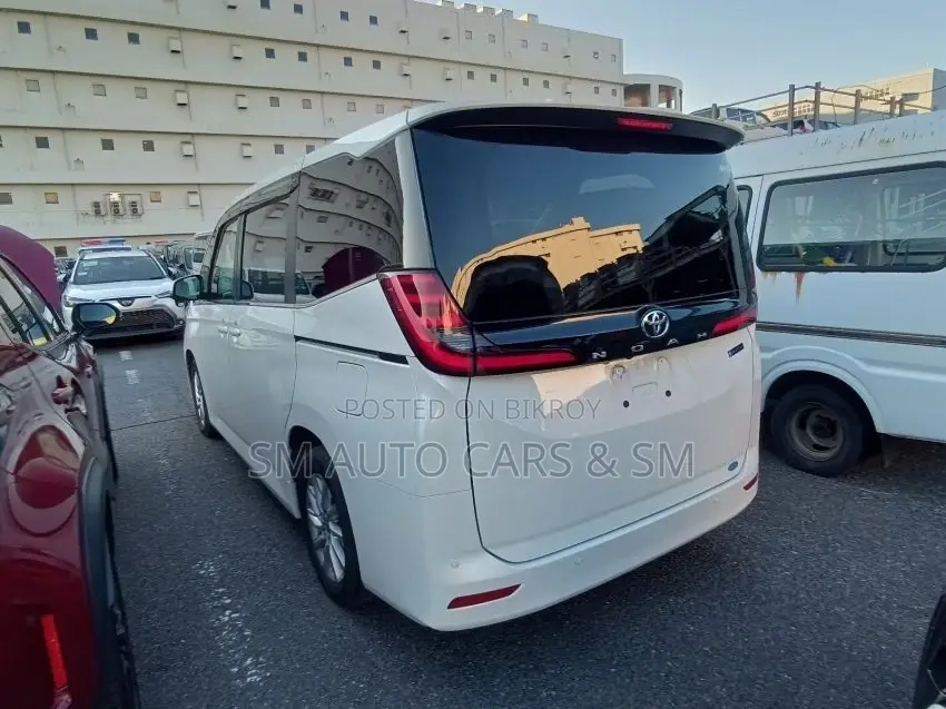 Toyota Noah Non Hybrid Z Pearl 2022