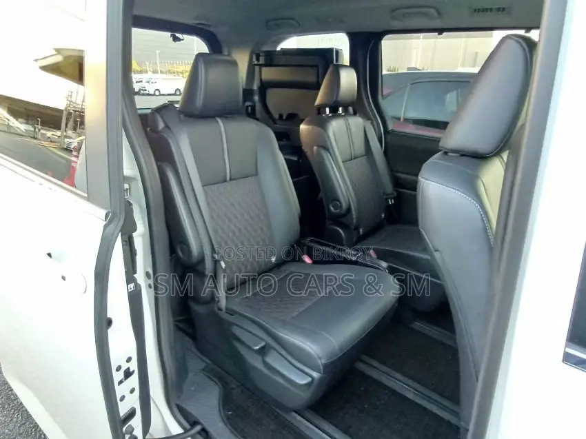 Toyota Noah Non Hybrid Z Pearl 2022
