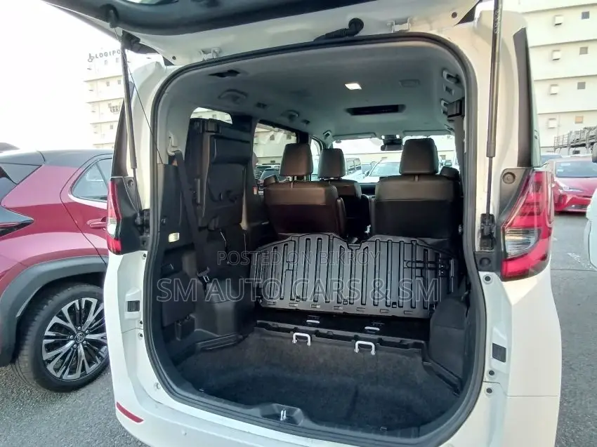 Toyota Noah Non Hybrid Z Pearl 2022