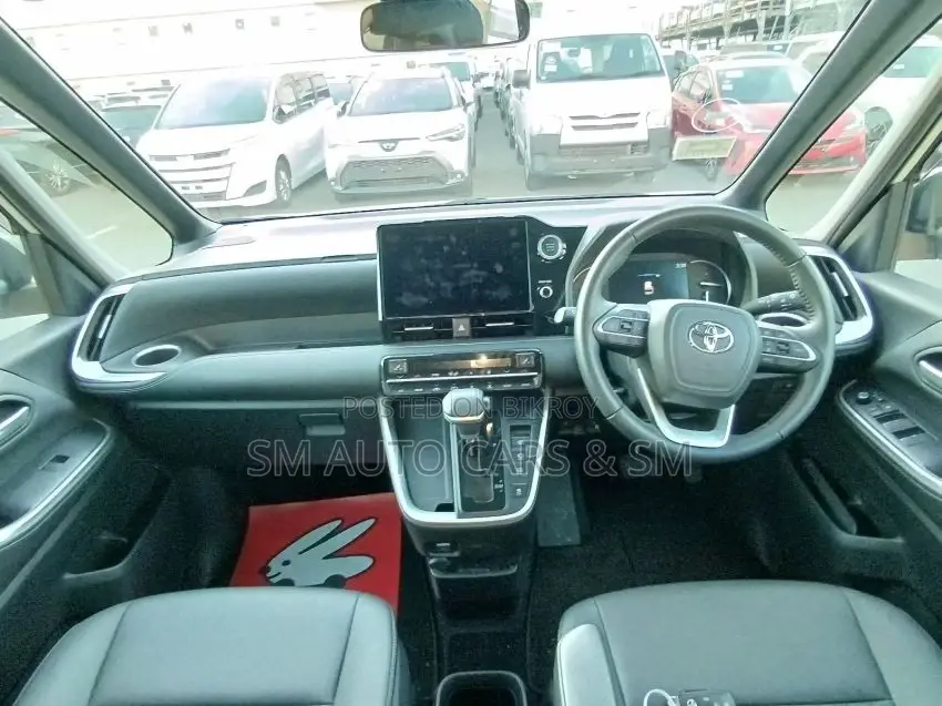 Toyota Noah Non Hybrid Z Pearl 2022